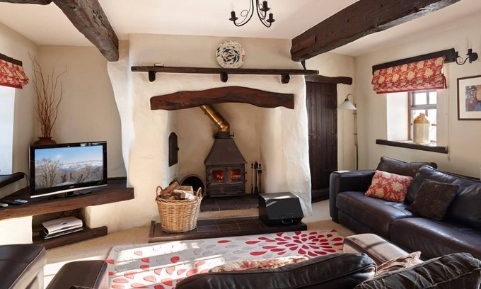 Boncath Cottage | Tansy Cottage - a luxurious and spacious two bedroom cottage with fabulous shared leisure facilities
