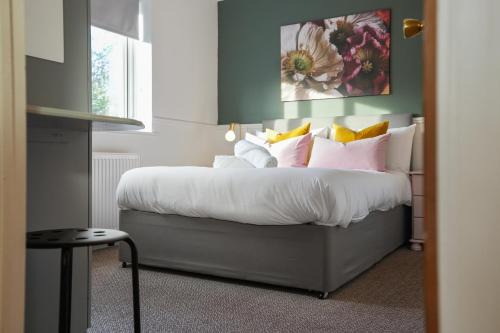 Chesterfield House | Tapton View - Modern Stay Near Chesterfield Town Center, Train Station & the Peak District