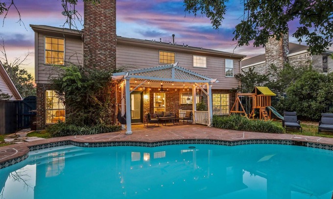 Dallas House | Taste of Heaven! Mountain View, Pool & Private Wild Nature