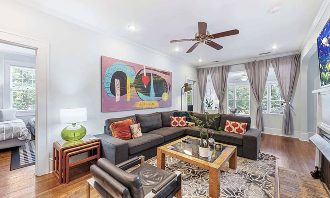 Cherry Condo | Tasteful Myers Park 2BR King Condo | Sunroom