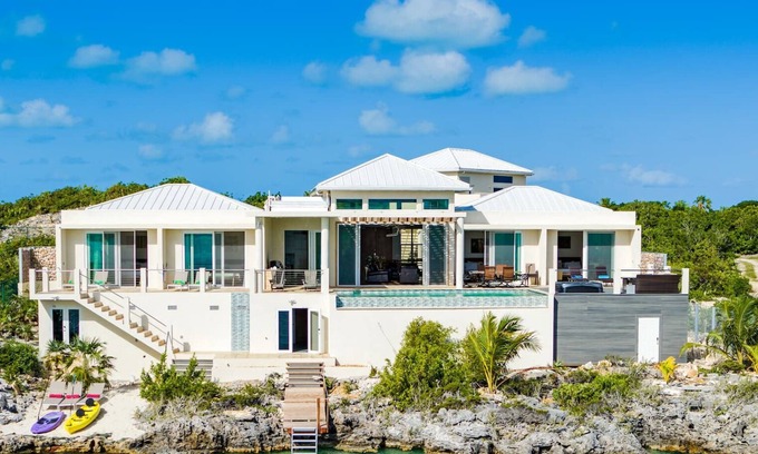 Ocean Point House | TC Villas -Caicos Cays Villa -Right on Chalk Sound!