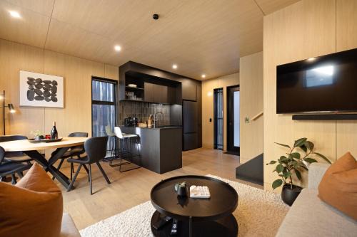 Frankton House | Te Awa Luxury Villa Queenstown