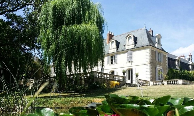 Fondettes House | TEA&CHILL - Le Chateau des Tourelles - heated pool, tree houses