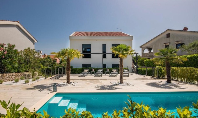 Porat Apartment | Tea Deluxe Apartment with private Pool