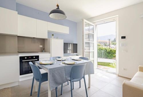 Levanto Apartment | TEATRINO 1, a 200 m dal mare con giardino in centro, LEVANTO 5 TERRE
