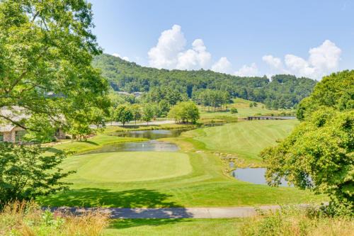 Dillard Apartment | Tee Off in the Mtns Sky Valley Condo with View!