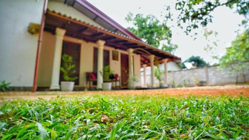 Dambulla House | Temple Entrance Villa