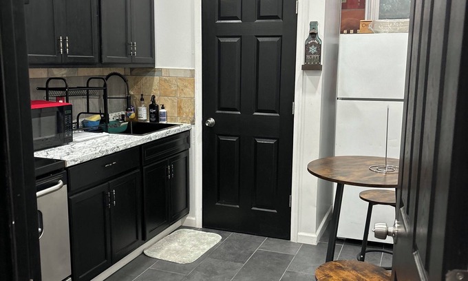North Philadelphia Apartment | Temple Hospital 3rd Floor