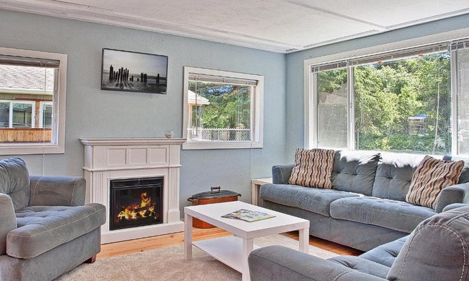 Oyehut-Hogans Corner House | Ten Pines Cottage