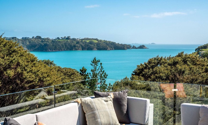 Oneroa House | TEN TAWA | Oneroa | Be My Guest Waiheke