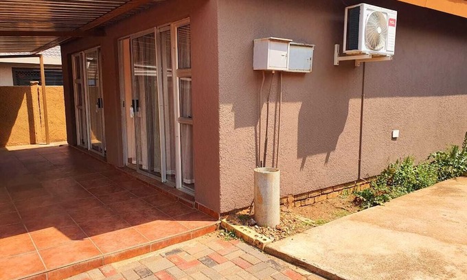 Mahikeng Hotel | Tenacity Mafikeng Guesthouse - 4