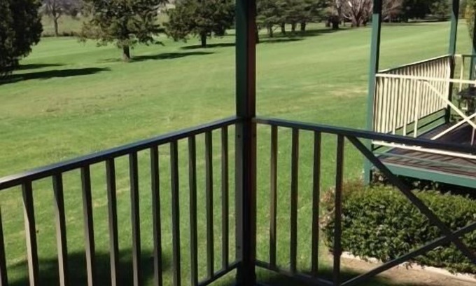 Tenterfield Hotel | Tenterfield Golf Club Fairways Lodge