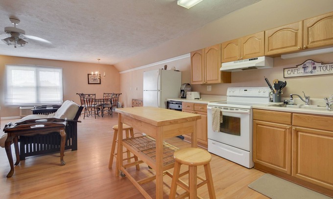 Aiken Apartment | Terrific Apartment on Top of Barn, Beautiful, quiet and dog friendly!