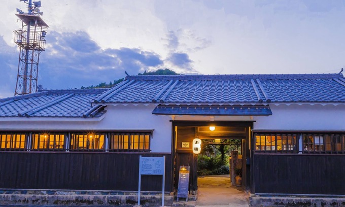 Fukusaki Villa | Tetsu-juro (former Ogunis) , Himeji Castles back parlor-like"400-year-old inn"