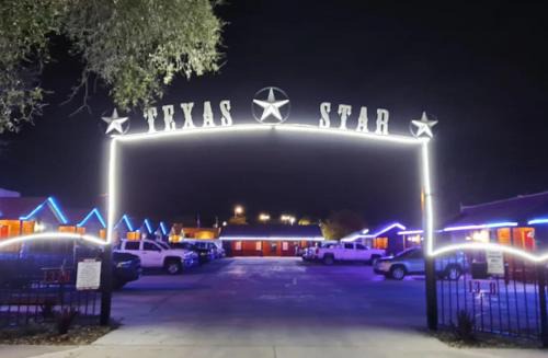Floresville Hotel | Texas Star Lodges