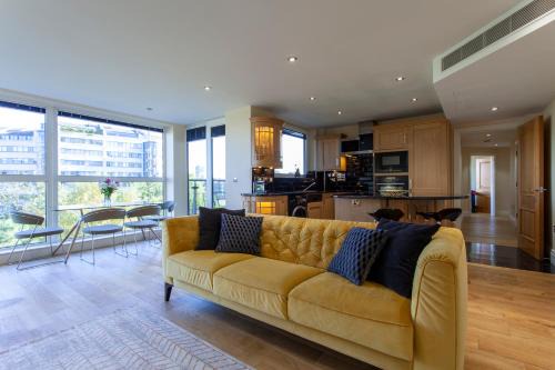 Sands End Apartment | Thames View Apartment, Imperial Wharf