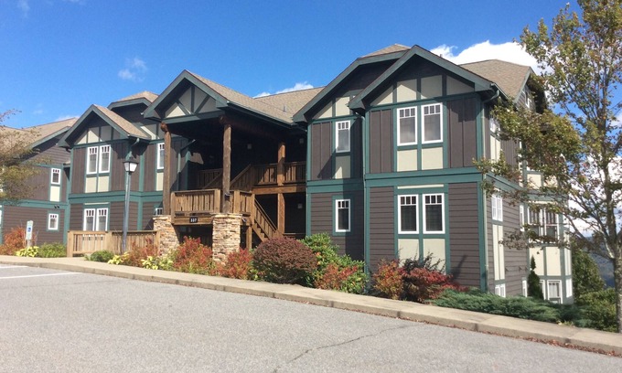 Banner Elk Condo | Thanksgiving week available! July 2026 month long only!