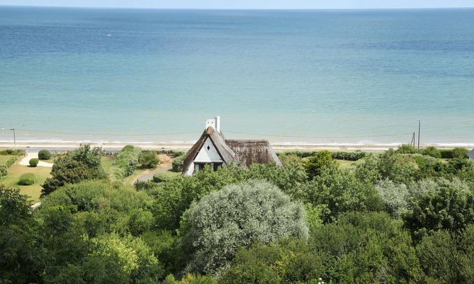 Vierville-sur-Mer House | Thatched cottage by the sea at Omaha Beach