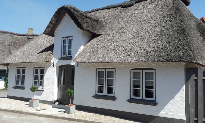 Schwabstedt House | Thatched cottage with sauna house in North Friesland