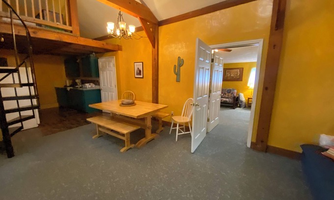 Fayetteville House | The Alamo Lodge