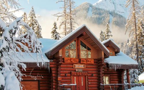 East Kootenay Ski Chalet | The Alders Chalet - by Fernie Central Reservations