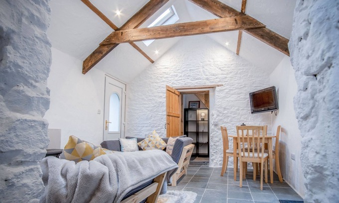 Castlemartin Cottage | The Anchor Light - 1 Bed - Freshwest Beach Retreat