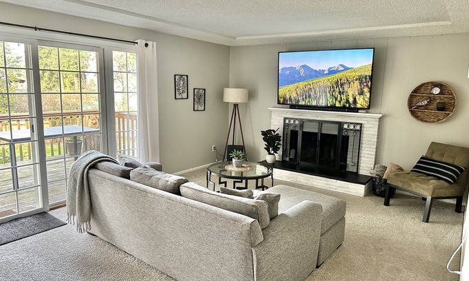 Bull Mountain House | The Applewood Suite - Walk to Hiking Trails!