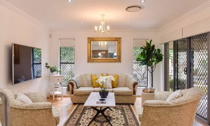 Augustine Heights House | "The Arcadia" : Luxury English Cottage/Near CBD/Nature/Privacy/Long Stay