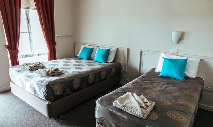 Broken Hill Hotel | The Argent Motel