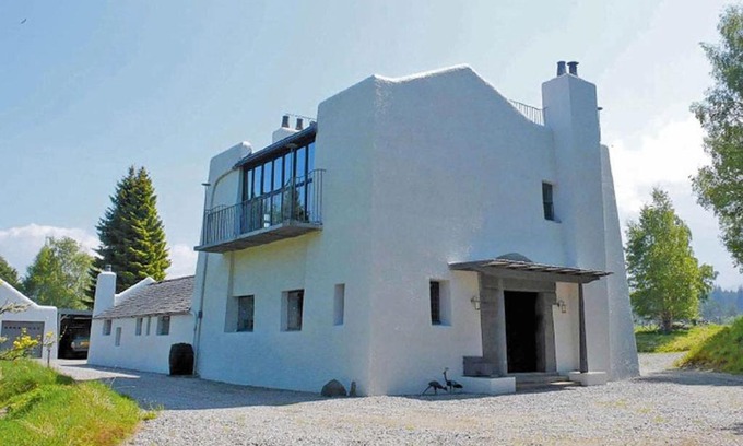 Inverarnie House | The Artist's Cottage