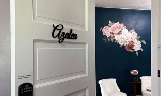 Woodsfield Apartment | The Azalea Room w/Queen Bed