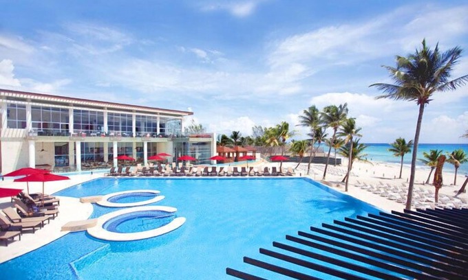 Puerto Juarez Condo | The Azul Fives hotel/condo on the beach located in Playa del Carmen, Mexic
