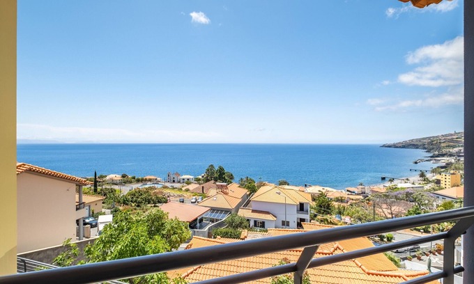 Santa Cruz Ski Chalet | The Balcony - By Wehost