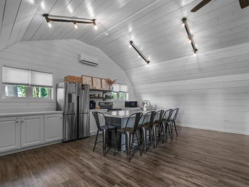Millersburg Apartment | The Barn at Sharp Run-Modern Barn in the heart of Amish Country