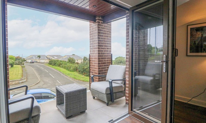 Benllech Cottage | The Bay