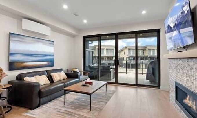 Black Creek House | The Beach House at Saratoga: Modern Beach Oasis