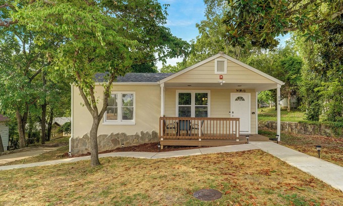 Downtown Branson Cottage | The Bear Den: Rehabbed Home Near the Branson Landing