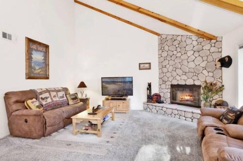 Moonridge Villa | The Bear Meadows Townhome! Walk to Bear Mountain!