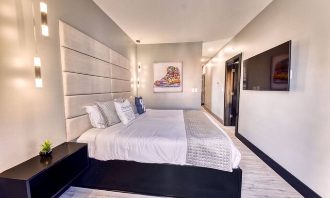 Biloxi Hotel | The Bella's Sneaker Dreamzzz Suite, Sleeps 2, Private Balcony