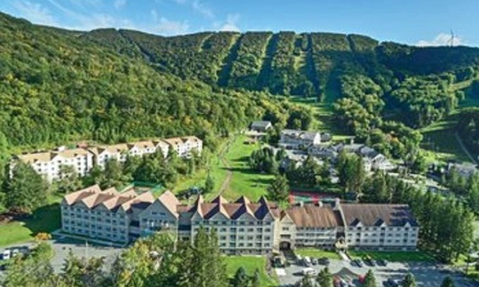 Hancock Apartment | The Berkshire's Jiminy Mountain's Club Wyndham Bentley Brook