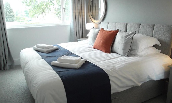 Marston Green House | The Berwick - 3 Bed Townhouse near Birmingham Airport NEC & Genting