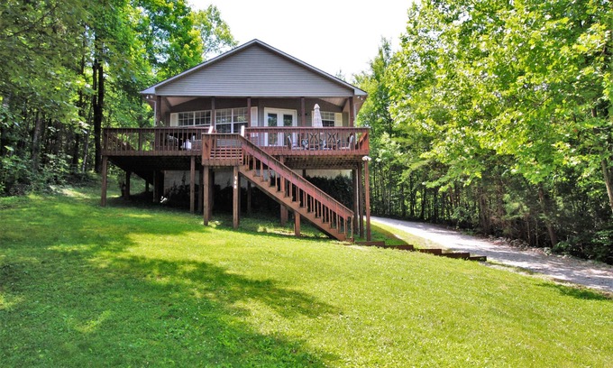 Monticello House | The best in affordable, clean and comfortable living.