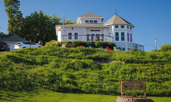Bayfield Bed & Breakfast | The Best Lake & Town View's -Sleeps 2, King Bed. Private Full Bath with shower.