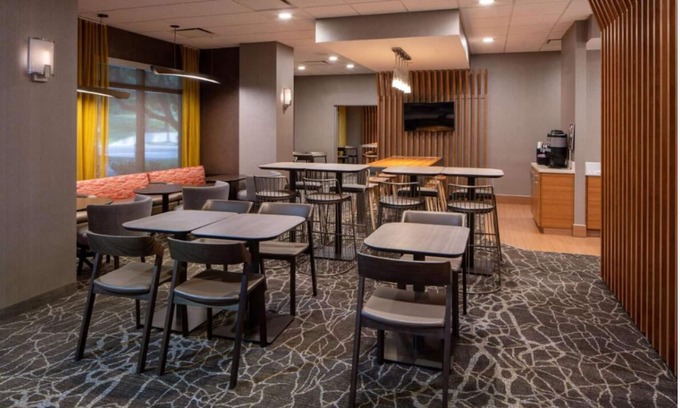 Donelson Resort | The Best of Nashville! Bring Your Pets, Enjoy the Pool, Free Parking!