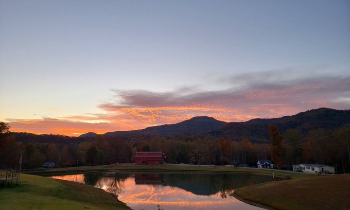 Ashley Oaks House | The Big Red Barn Unit #5 -Direct Access- 150 yards to G-23