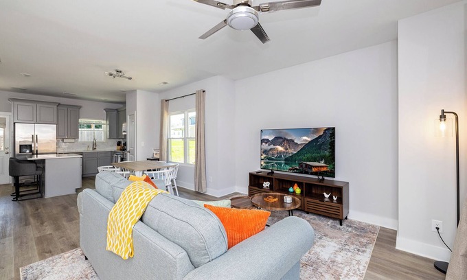 Kannapolis House | The Birch ~ Modern 3BR, Walk to DT Kannapolis