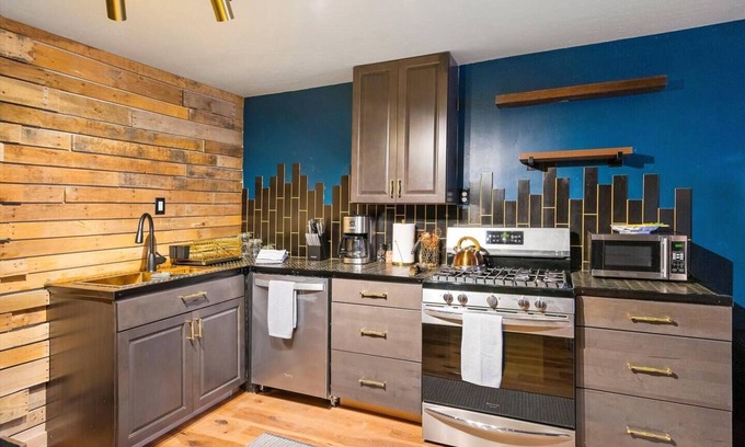 Albuquerque Apartment | The Bizarre and the Beautiful
