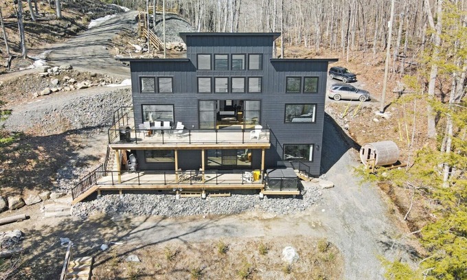 Haliburton Cottage | The Blackstone Waterfront Cottage on Drag Lake in Haliburton-Starlink Internet