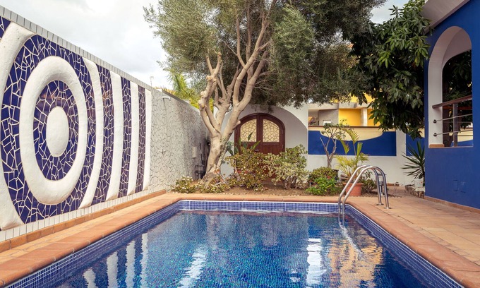 Sonnenland Villa | The Blue House in Masplomas