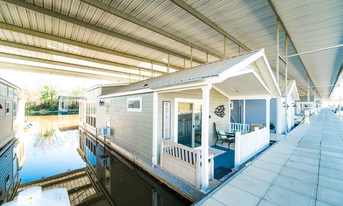 Bainbridge Boat Rental | "The Boathouse" on Flint River @ Bainbridge Marina